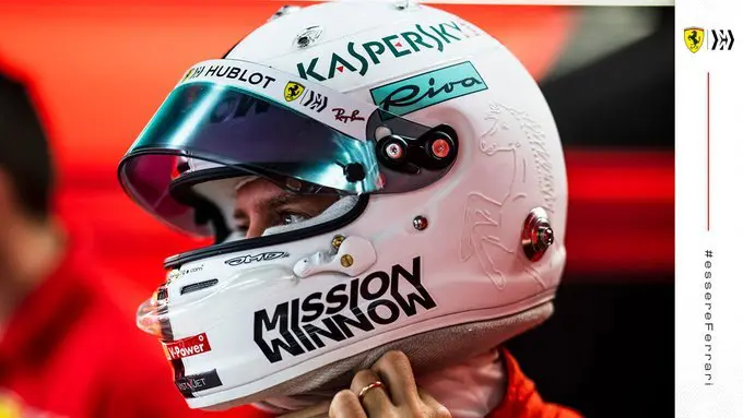 Vettel: "La norma sui caschi è una me*da importante..."