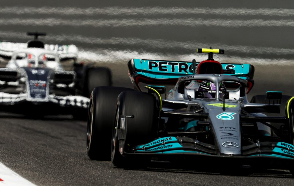 F1, Pierre Gasly segue Lewis Hamilton in scia