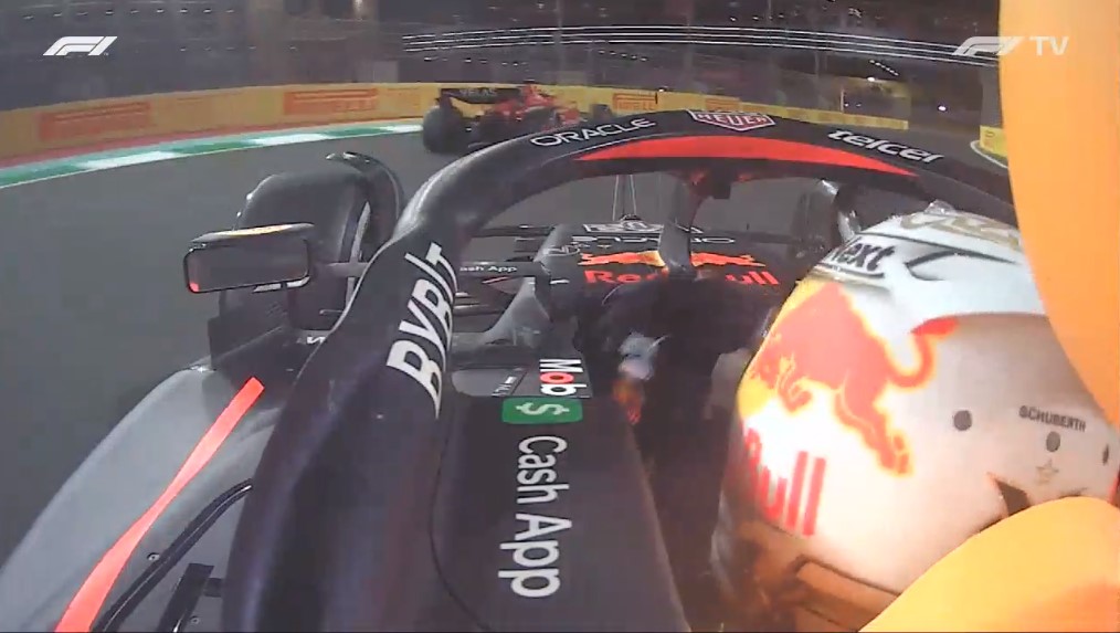 F1, Max Verstappen segue Charles Leclerc nell'avvincente finale della corsa