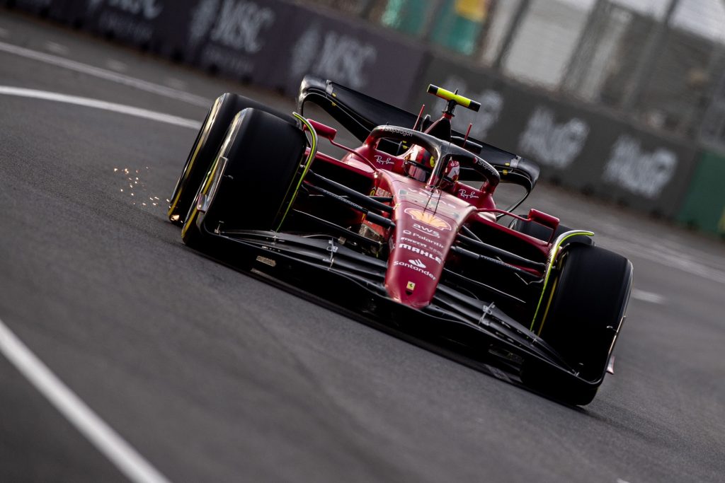 F1, Carlos Sainz alla guida della Ferrari all'Albert Park Circuit, sede del GP d'Australia 2022