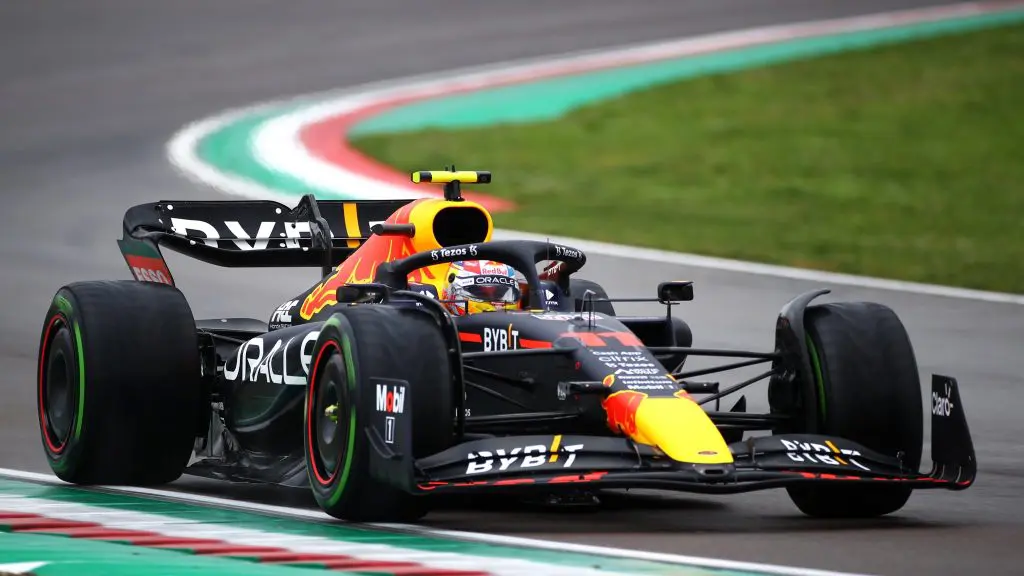 F1, Sergio Perez in azione a Imola con la Red Bull RB18