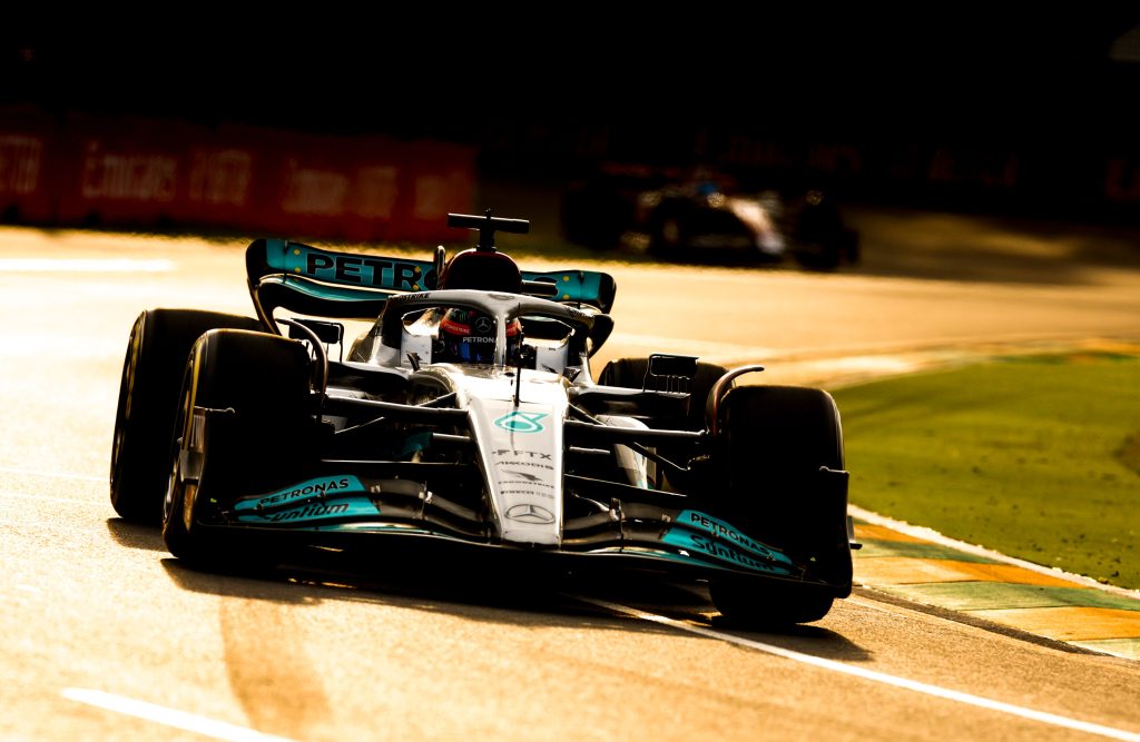 F1, George Russell poco prima di tagliare il traguardo del GP d'Australia 2022 per il suo primo podio in Mercedes