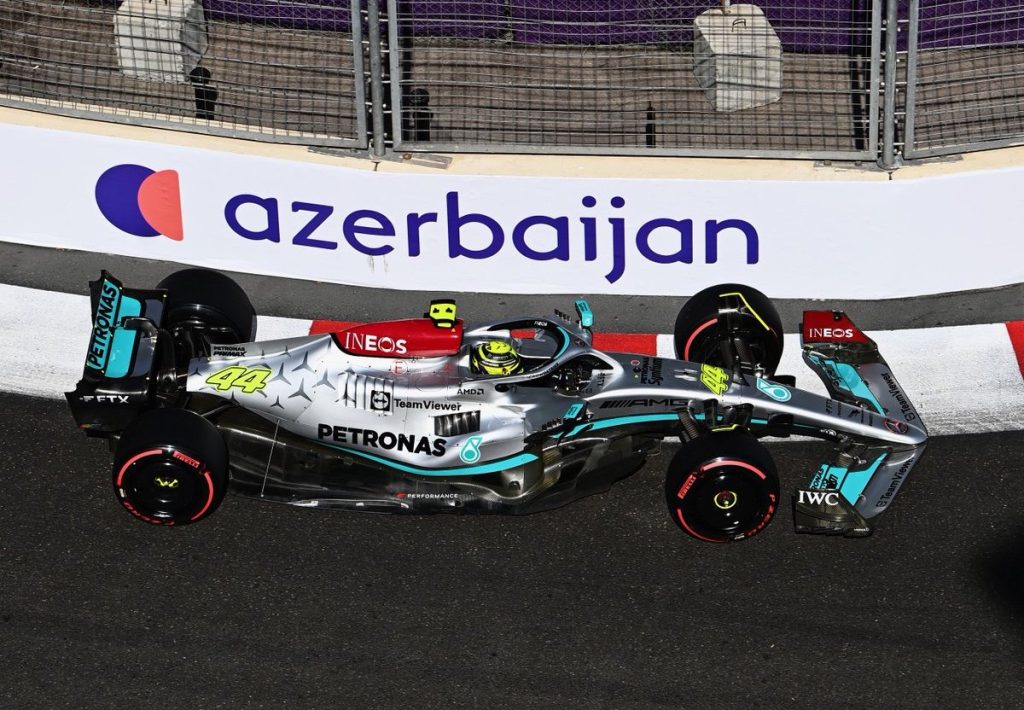 F1, Lewis Hamilton (Mercedes AMG F1 Team) in azione durante le qualifiche del Gran Premio dell'Azerbaijan dizione 2022 