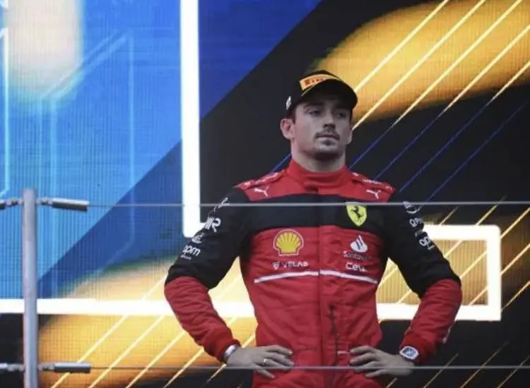 F1, l'espressione pensierosa di Charles Leclerc (Scuderia Ferrari) sul terzo gradino del podio di Suzuka
