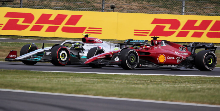 F1, Lewis Hamilton (Mercedes AMG) e Charles Leclerc (Scuderia Ferrari) in bagarre a Silverstone - Stagione 2022