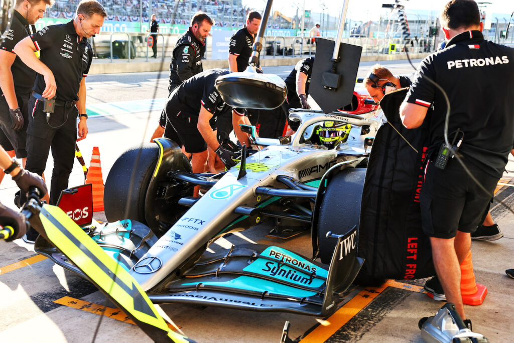 F1, il britannico Lewis Hamilton a bordo della sua Mercedes W13 durante il week end a stelle e strisce edizione 2022